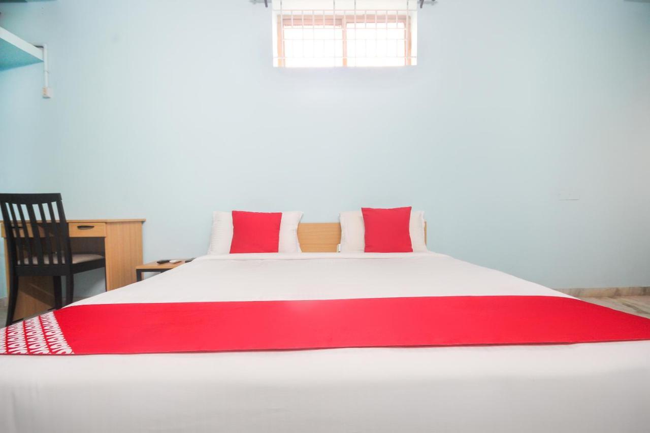 Oyo Flagship 48158 Ss Towers Hotel Podanur Exterior photo